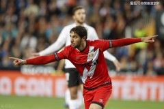 拉菲尼亚传射建功，15岁新星助巴萨4-0完胜贝蒂斯