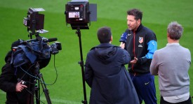 拉菲尼亚获金球奖第五名，书写利兹联队史新篇章